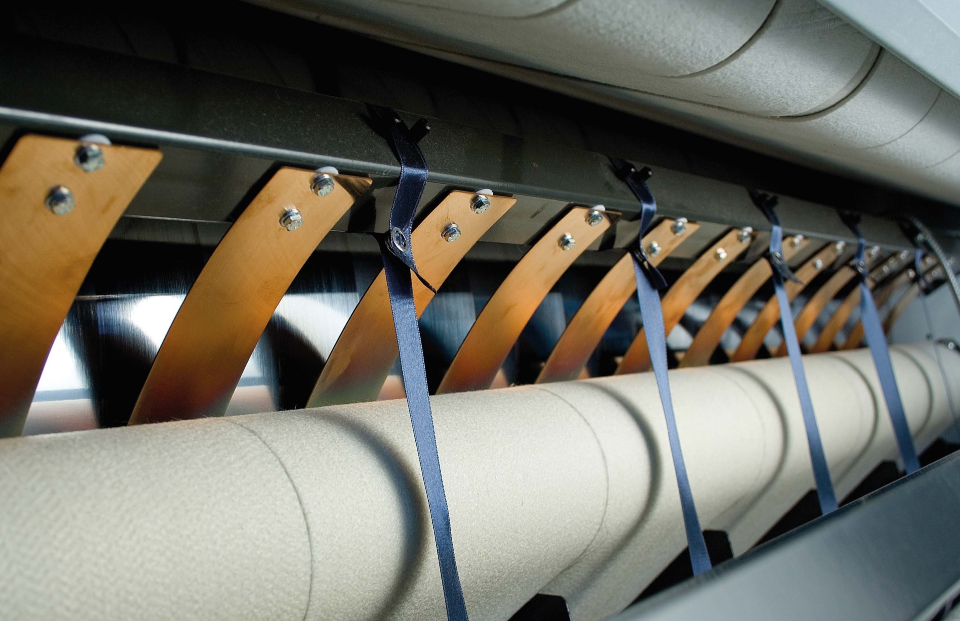 Bantlı Silindir Ütülerde Mühendislik Farkı: Girbau PB Serisini Rakiplerinden Ayıran 5 Kritik Teknoloji